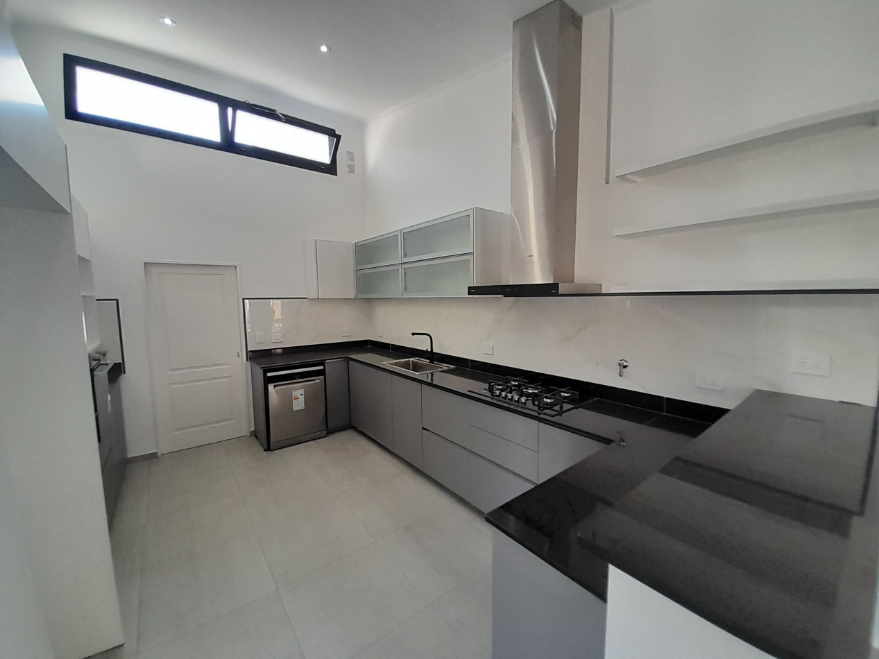 VENTA CASA CATEGORIA A ESTRENAR COUNTRY DORADO II