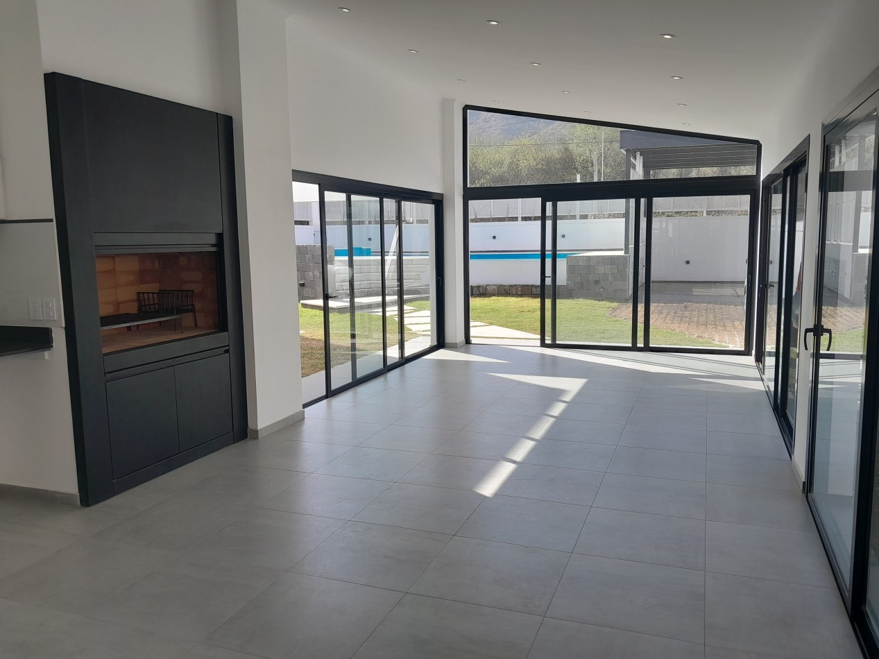 VENTA CASA CATEGORIA A ESTRENAR COUNTRY DORADO II